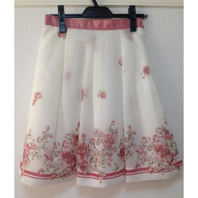 L'EST ROSE(レストローズ)のレストローズ♡ローズ柄フレアスカート レディースのスカート(ひざ丈スカート)の商品写真
