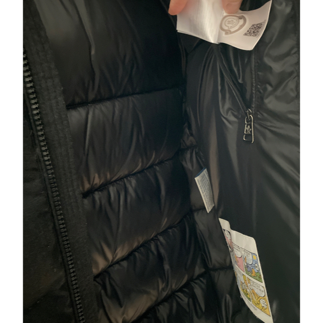MONCLER(モンクレール)のモンクレール　モンジュネーブル　黒　 メンズのジャケット/アウター(ダウンジャケット)の商品写真