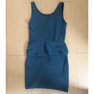 エイチアンドエム(H&M)のペプラムドレス Ｈ＆Ｍ グリーン(ミニドレス)