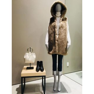 セオリー(theory)のTheory 18aw ファーベスト 定価5.4万円(毛皮/ファーコート)