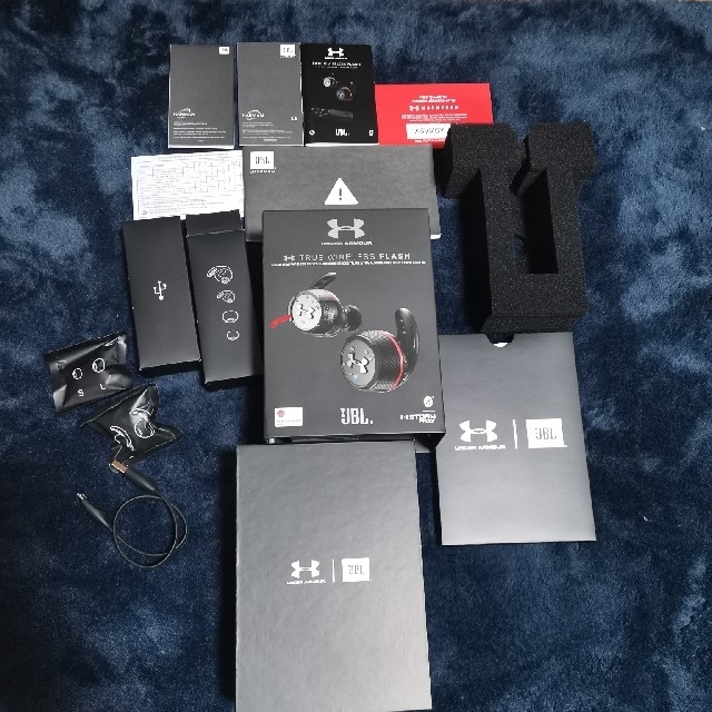 UNDER ARMOUR(アンダーアーマー)のJBL  イヤホン　中古　アンダーアーマー スマホ/家電/カメラのオーディオ機器(ヘッドフォン/イヤフォン)の商品写真