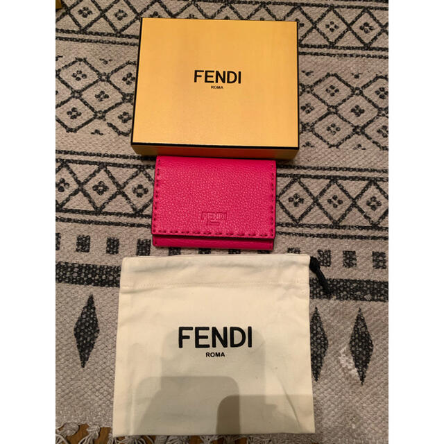 FENDI(フェンディ)の値下げしました！フェンディ　カードケース レディースのファッション小物(名刺入れ/定期入れ)の商品写真
