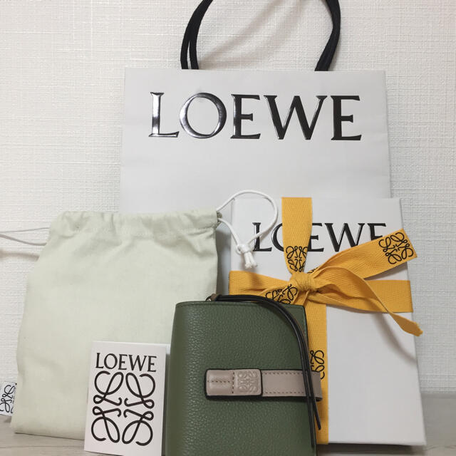 LOEWE(ロエベ)のはぐ様専用  LOEWE コンパクトジップウォレット アボカドグリーン  メンズのファッション小物(折り財布)の商品写真