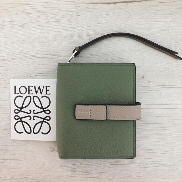 LOEWE(ロエベ)のはぐ様専用  LOEWE コンパクトジップウォレット アボカドグリーン  メンズのファッション小物(折り財布)の商品写真