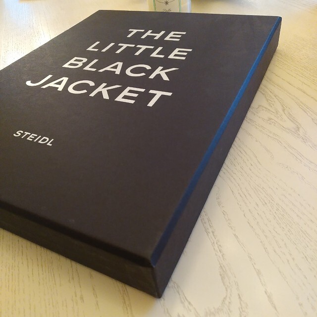 CHANEL(シャネル)の【レア】CHANEL 写真集 THE LITTLE BLACK JACKET エンタメ/ホビーの本(洋書)の商品写真