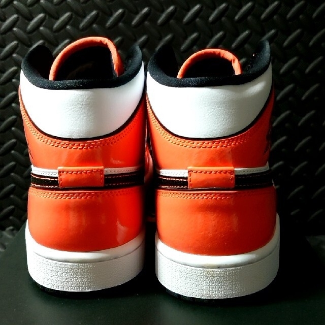 Air Jordan 1 Mid SE Turf Orange 2