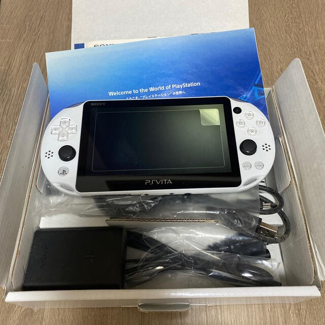 PlayStation Vita(プレイステーションヴィータ)のSONY PlayStationVITA 本体  PCH-2000 ZA22 エンタメ/ホビーのゲームソフト/ゲーム機本体(携帯用ゲーム機本体)の商品写真