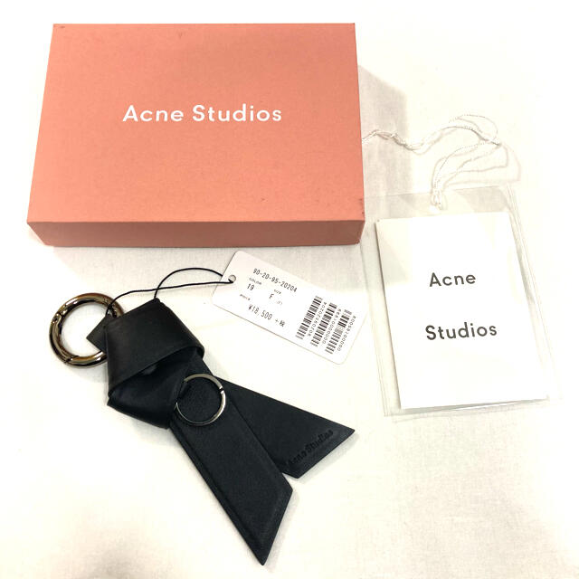 新品 定価2.0万円 Acne Studios ribbonキーホルダー