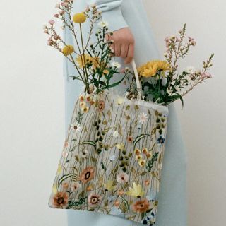 ザラ(ZARA)のZARA フラワーエンブロイダリーチュールトート(トートバッグ)