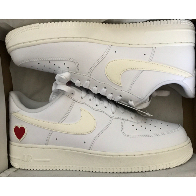 NIKE(ナイキ)のNIKE AIR FORCE 1 "VALENTINE'S DAY" 29cm メンズの靴/シューズ(スニーカー)の商品写真