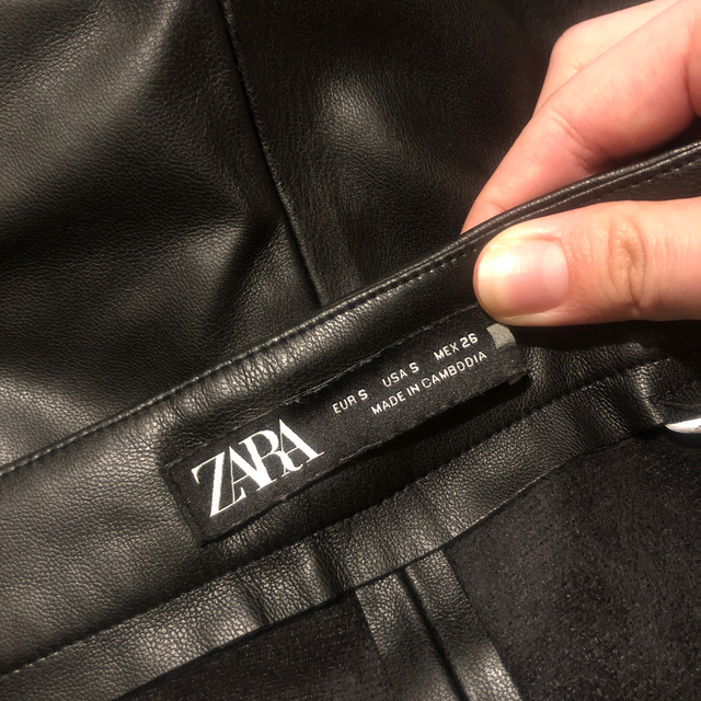 ZARA(ザラ)のZARA レザーパンツ 黒 ブラック レディースのパンツ(スキニーパンツ)の商品写真