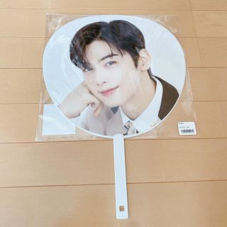 ASTRO チャウヌ うちわ　オフィシャルグッズ　CHA EUN WOO (アイドルグッズ)