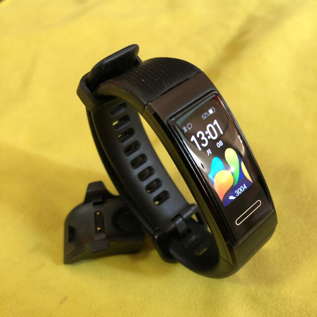 HUAWEI(ファーウェイ)のやま様　専用　Huawei band 4 pro black メンズの時計(腕時計(デジタル))の商品写真