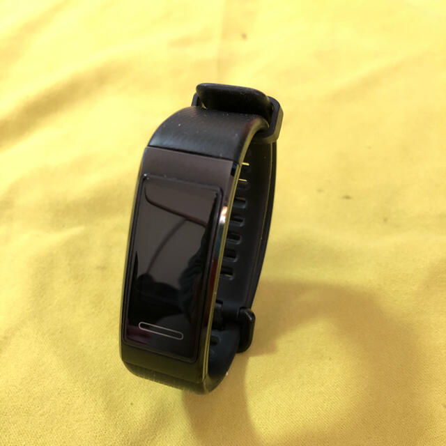 HUAWEI(ファーウェイ)のやま様　専用　Huawei band 4 pro black メンズの時計(腕時計(デジタル))の商品写真
