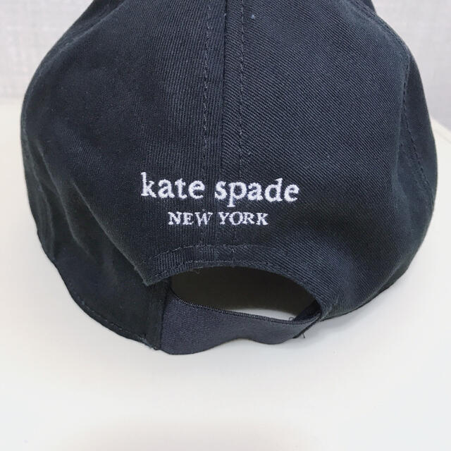 kate spade new york(ケイトスペードニューヨーク)のケイトスペード　ロゴキャップ　ブラック レディースの帽子(キャップ)の商品写真