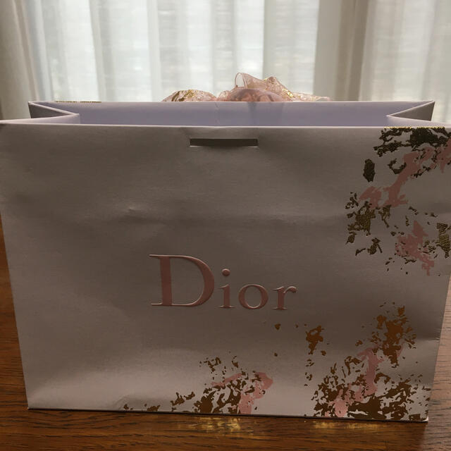 Dior(ディオール)のDior ペーパーギフト(紙袋) リボン付き レディースのバッグ(ショップ袋)の商品写真