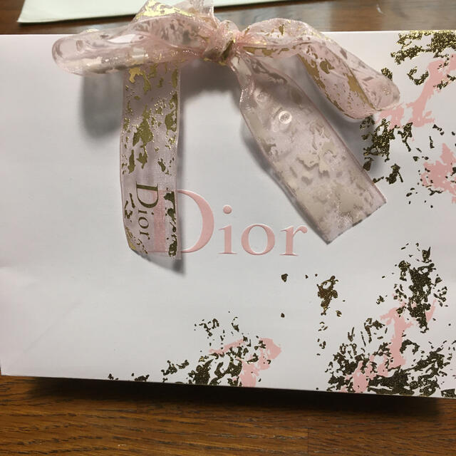 Dior(ディオール)のDior ペーパーギフト(紙袋) リボン付き レディースのバッグ(ショップ袋)の商品写真