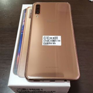 ギャラクシー(Galaxy)のGalaxy A7 ゴールド 64 GB（ケース付き）(スマートフォン本体)