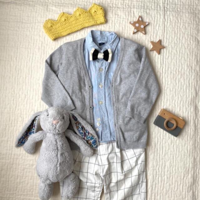 H&M(エイチアンドエム)のH&M グレー カーディガン 90 キッズ/ベビー/マタニティのキッズ服男の子用(90cm~)(カーディガン)の商品写真