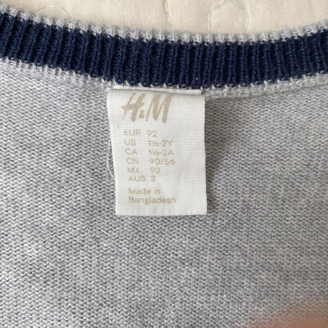 H&M(エイチアンドエム)のH&M グレー カーディガン 90 キッズ/ベビー/マタニティのキッズ服男の子用(90cm~)(カーディガン)の商品写真