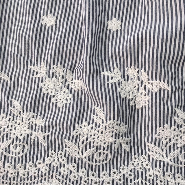 flower(フラワー)の刺繍 トップス レディースのトップス(Tシャツ(半袖/袖なし))の商品写真