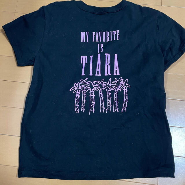 tiara(ティアラ)のマイフェイバリットティアラ　後ろロゴ入りTシャツフリーサイズ レディースのトップス(Tシャツ(半袖/袖なし))の商品写真