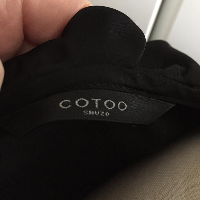 COTOO(コトゥー)のSALE‼️cotoo ブラウス トップス カットソー 黒 フリル ビジュー レディースのトップス(Tシャツ(長袖/七分))の商品写真