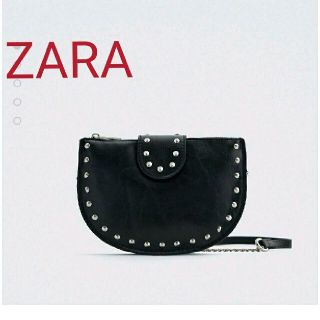 ザラ(ZARA)のスタッズ付きオバールクロスボディバッグ(ショルダーバッグ)