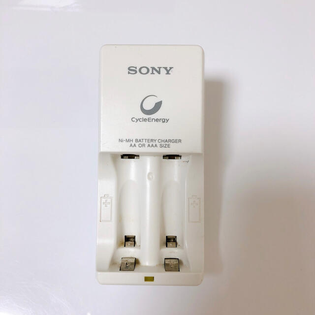 SONY(ソニー)のSONY ソニー サイクルエナジー 電池専用充電器 スマホ/家電/カメラのスマートフォン/携帯電話(バッテリー/充電器)の商品写真