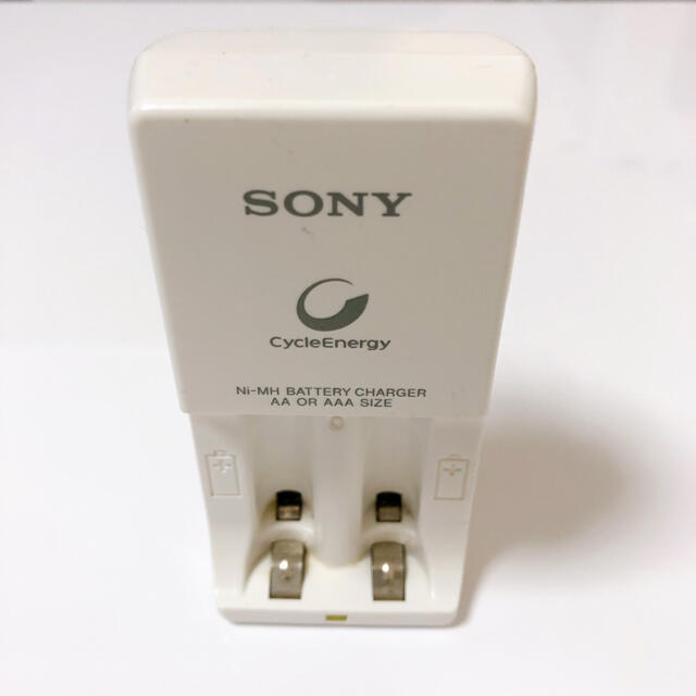 SONY(ソニー)のSONY ソニー サイクルエナジー 電池専用充電器 スマホ/家電/カメラのスマートフォン/携帯電話(バッテリー/充電器)の商品写真