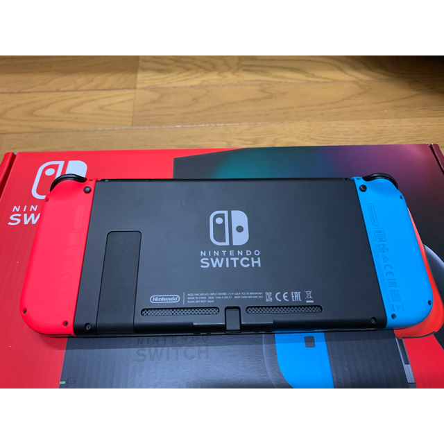 Nintendo Switch JOY-CON(L) ネオンブルー/(R) ネオ エンタメ/ホビーのゲームソフト/ゲーム機本体(家庭用ゲーム機本体)の商品写真