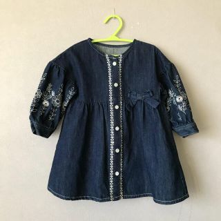 ベベ(BeBe)の【新品】Bebeデニム地ワンピース・90サイズ(ワンピース)