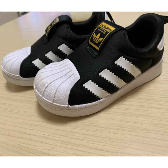 adidas(アディダス)のadidas スニーカー キッズ/ベビー/マタニティのキッズ靴/シューズ(15cm~)(スニーカー)の商品写真