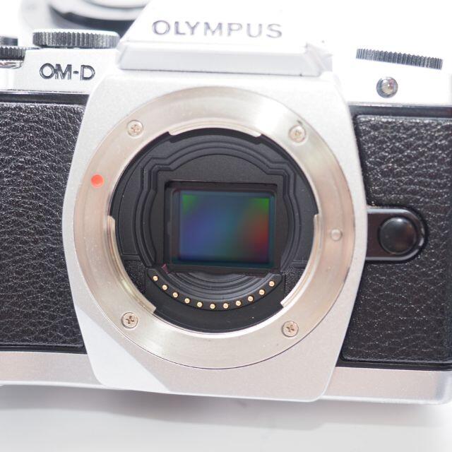 OLYMPUS(オリンパス)のオリンパス OM-D EM-5 ダブルズームキット スマホ/家電/カメラのカメラ(ミラーレス一眼)の商品写真