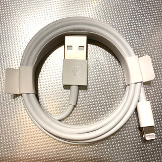 アップル(Apple)のlighting USBケーブル(バッテリー/充電器)