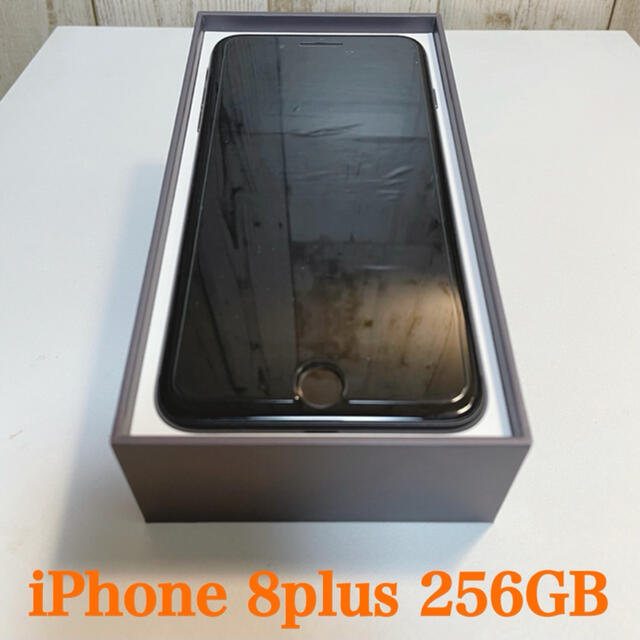 iPhone(アイフォーン)のiPhone8Plus  256gb  spacegrey   スマホ/家電/カメラのスマートフォン/携帯電話(スマートフォン本体)の商品写真