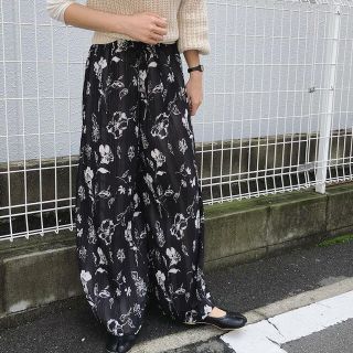 トゥデイフル(TODAYFUL)のtodayful  トゥデイフル Sheer Frower PT フラワーパンツ(その他)