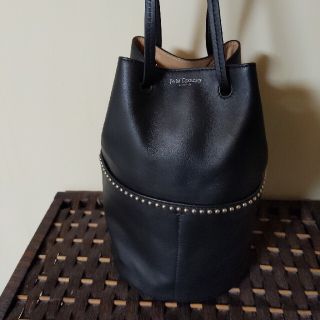 ジェイアンドエムデヴィッドソン(J&M DAVIDSON)の美品J&M DAVIDSON  MINI DAISY WITH STUDS 黒(ハンドバッグ)