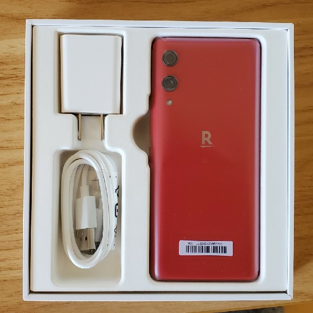 Rakuten(ラクテン)のRakuten Hand レッド【新品未使用】 スマホ/家電/カメラのスマートフォン/携帯電話(スマートフォン本体)の商品写真