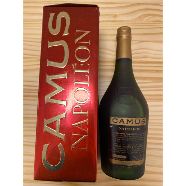 サントリー(サントリー)のcamus NAPOLEON 古酒　ブランデー　カミュ 食品/飲料/酒の酒(ブランデー)の商品写真