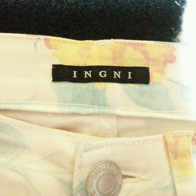 INGNI(イング)のINGNI 花柄パンツ♡ レディースのパンツ(カジュアルパンツ)の商品写真