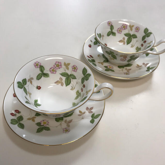 wedgwood ワイルドストロベリー　カップアンドソーサー２客