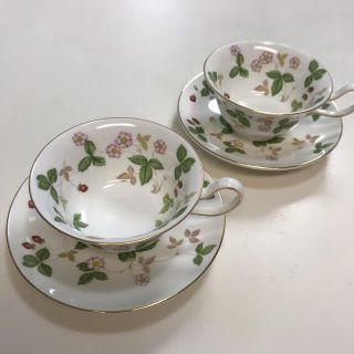 ウェッジウッド(WEDGWOOD)のwedgwood ワイルドストロベリー　カップアンドソーサー２客(グラス/カップ)