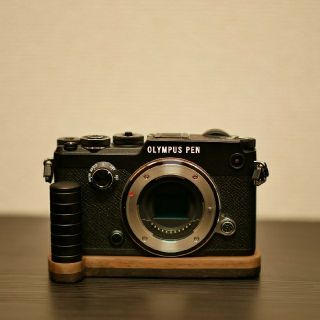 オリンパス(OLYMPUS)のOLYMPUS PEN-F 極上品(ミラーレス一眼)