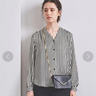 ユナイテッドアローズ(UNITED ARROWS)の最終価格⭐️UBCB ロンドンストライプ Vネックブラウス(シャツ/ブラウス(長袖/七分))