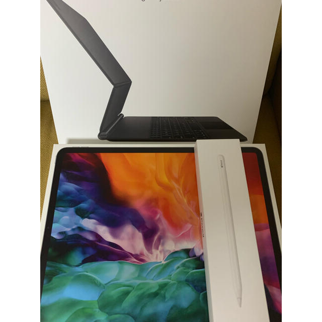 Apple(アップル)のApple iPad pro 256GB 純正キーボード タッチペン セット スマホ/家電/カメラのPC/タブレット(タブレット)の商品写真