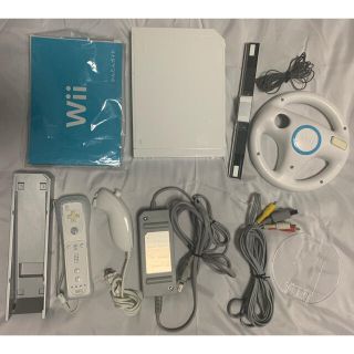 ウィー(Wii)のWii 本体 リモコン ヌンチャク ハンドル 全てセット(家庭用ゲーム機本体)