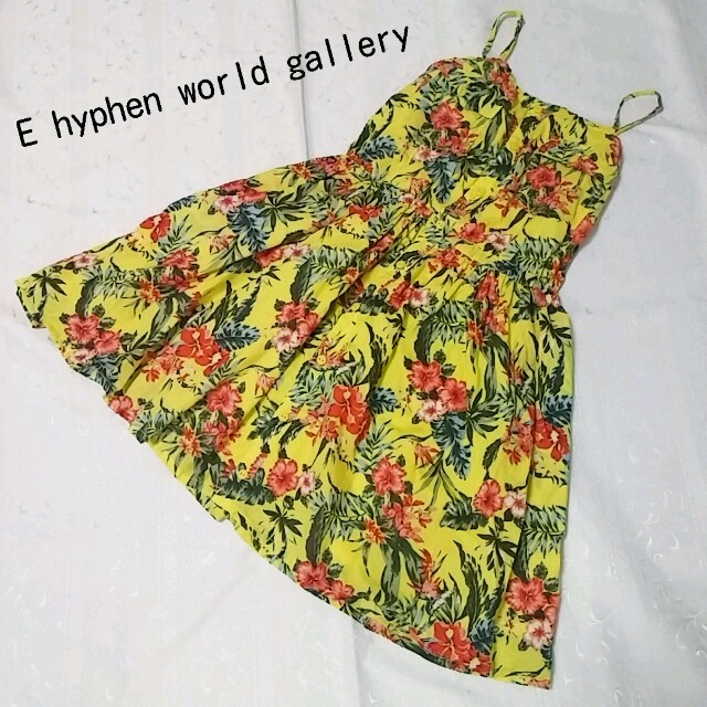 E hyphen world gallery(イーハイフンワールドギャラリー)のトロピカル ハイビスカス柄 ワンピース レディースのワンピース(ミニワンピース)の商品写真