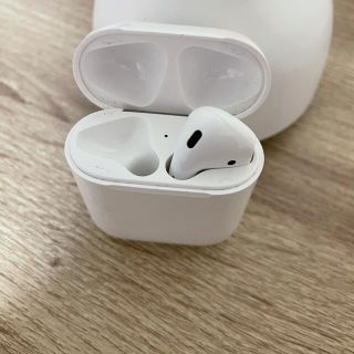 アップル(Apple)の【第1世代】AirPods 片耳（右R) & 充電ケース(ヘッドフォン/イヤフォン)