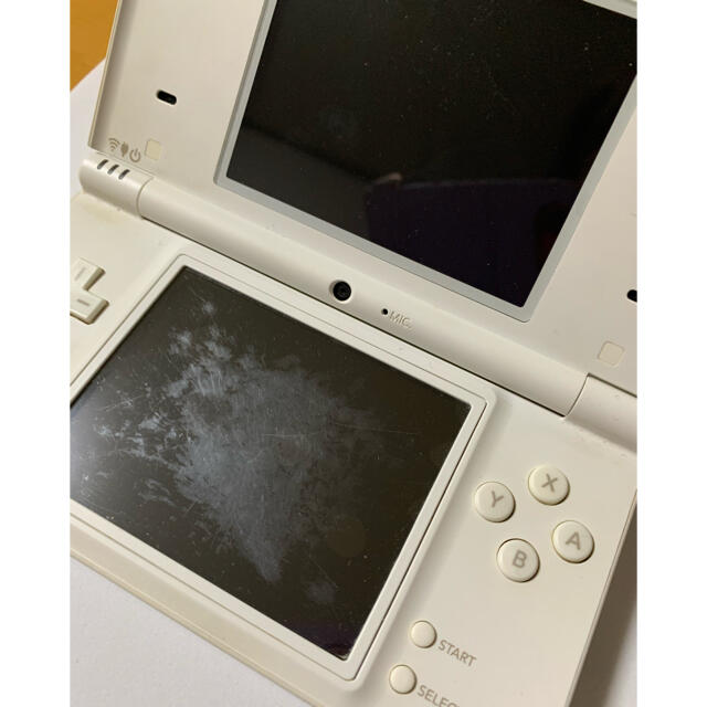 ニンテンドーDS(ニンテンドーDS)のNintendo DSi 本体＆充電器 中古品 エンタメ/ホビーのゲームソフト/ゲーム機本体(携帯用ゲーム機本体)の商品写真